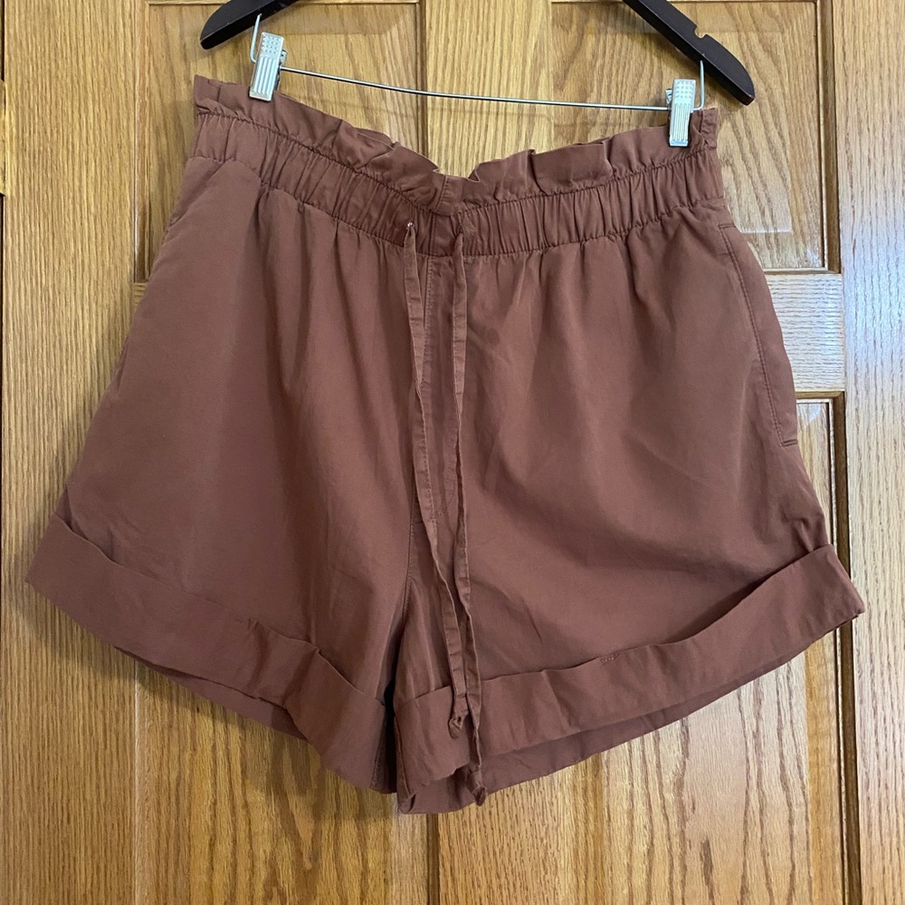 NWT - Abercrombie & Fitch - Rust Brown Highwaisted Paperbag Shorts - Size XL